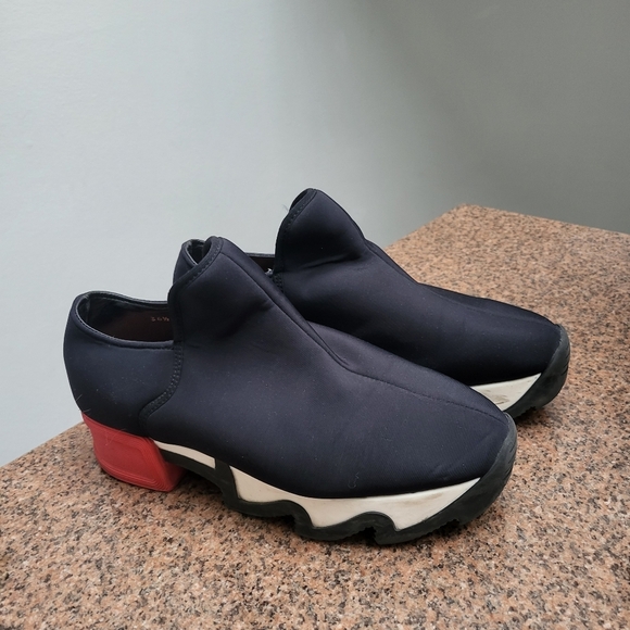 iRi WES I Black Red Low Top Sneaker - Picture 3 of 8